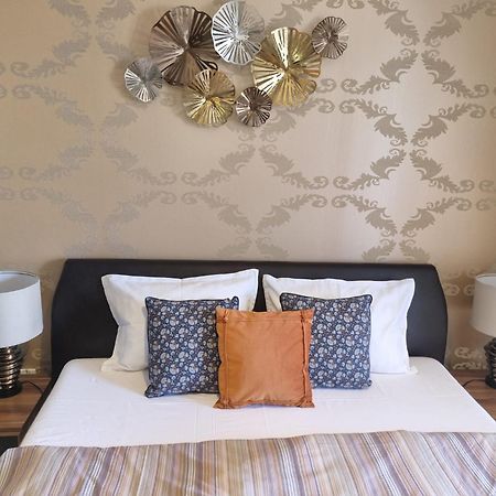 Family Retreat Politehnica Park Apartment บูคาเรสต์ ภายนอก รูปภาพ
