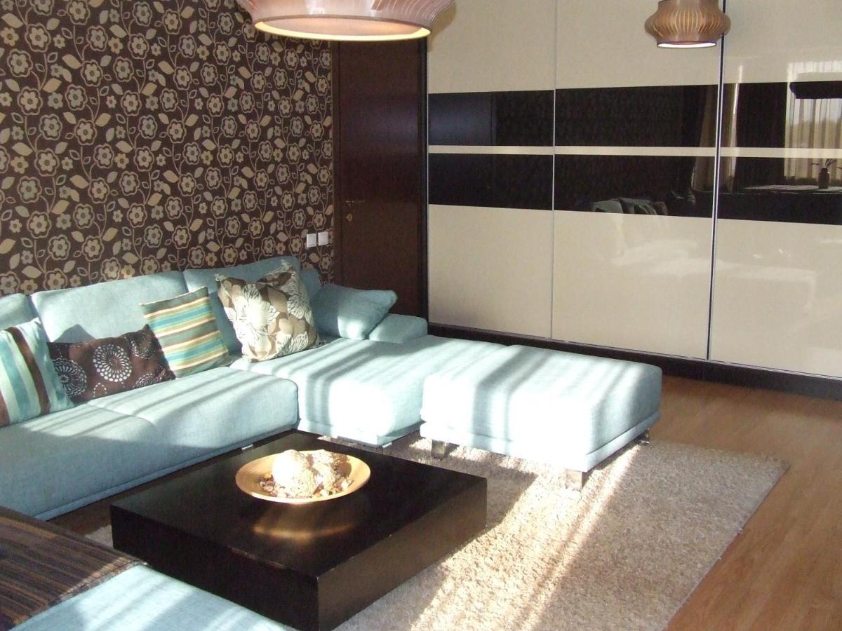 Family Retreat Politehnica Park Apartment บูคาเรสต์ ภายนอก รูปภาพ