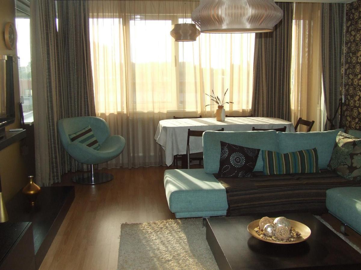 Family Retreat Politehnica Park Apartment บูคาเรสต์ ภายนอก รูปภาพ