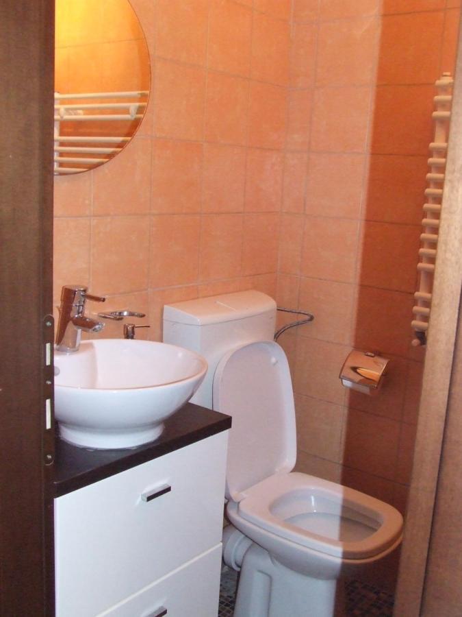 Family Retreat Politehnica Park Apartment บูคาเรสต์ ภายนอก รูปภาพ