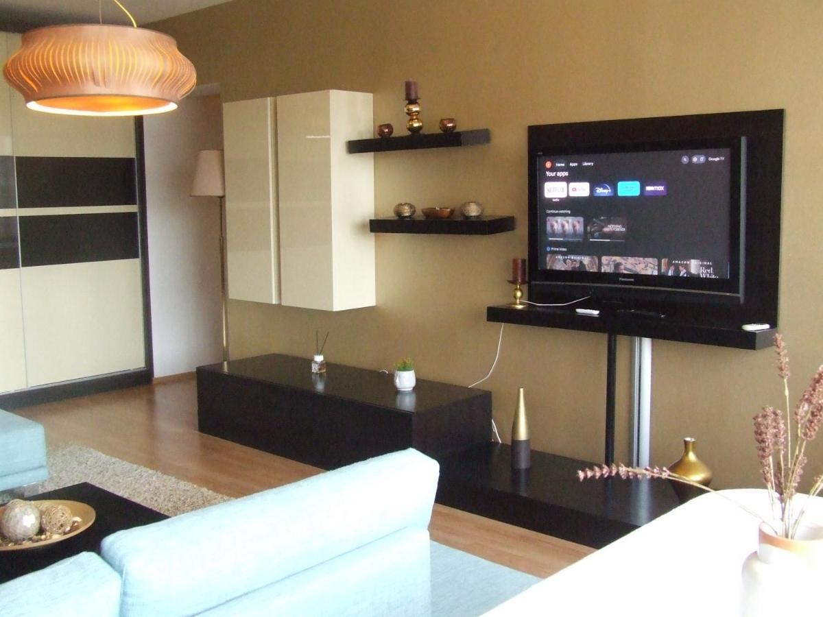 Family Retreat Politehnica Park Apartment บูคาเรสต์ ภายนอก รูปภาพ