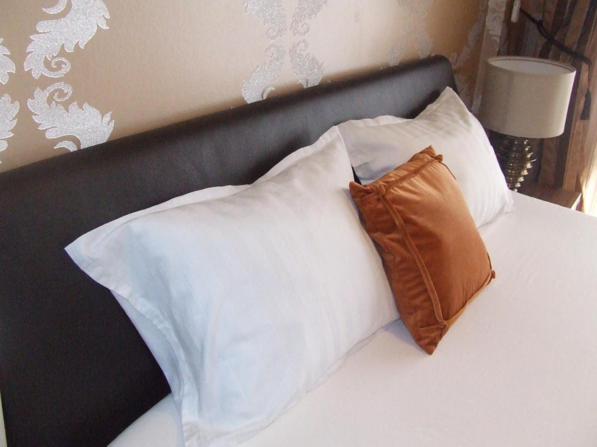 Family Retreat Politehnica Park Apartment บูคาเรสต์ ภายนอก รูปภาพ