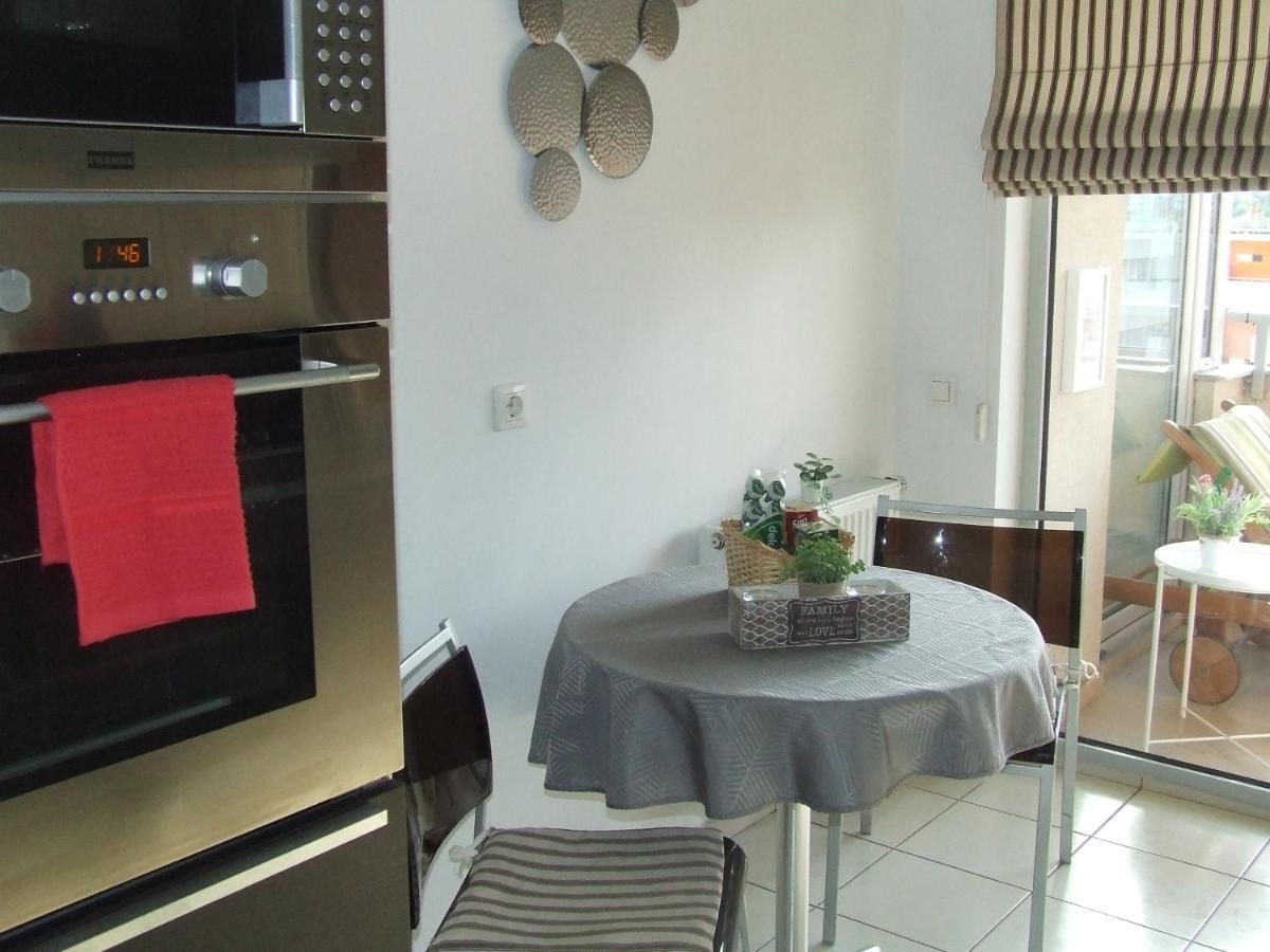 Family Retreat Politehnica Park Apartment บูคาเรสต์ ภายนอก รูปภาพ