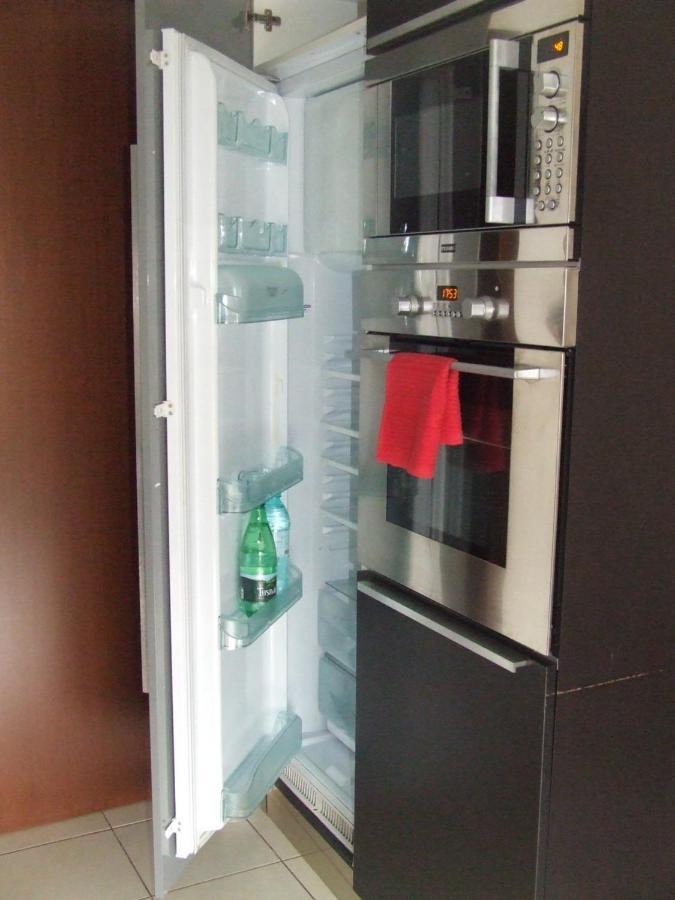 Family Retreat Politehnica Park Apartment บูคาเรสต์ ภายนอก รูปภาพ