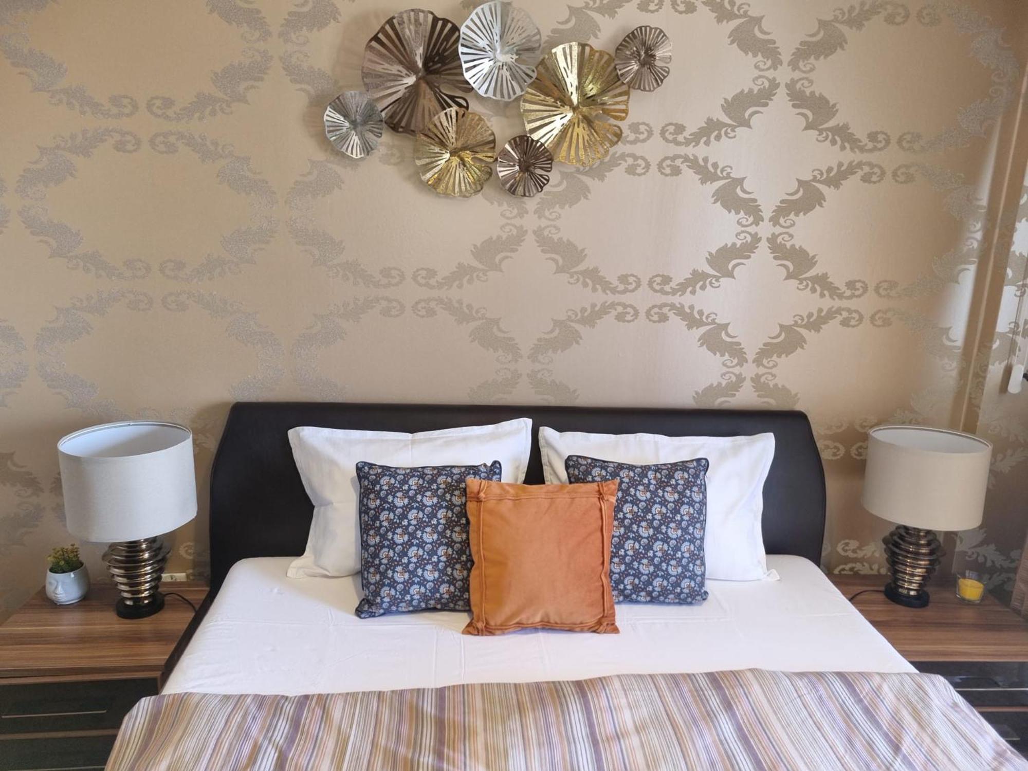 Family Retreat Politehnica Park Apartment บูคาเรสต์ ภายนอก รูปภาพ