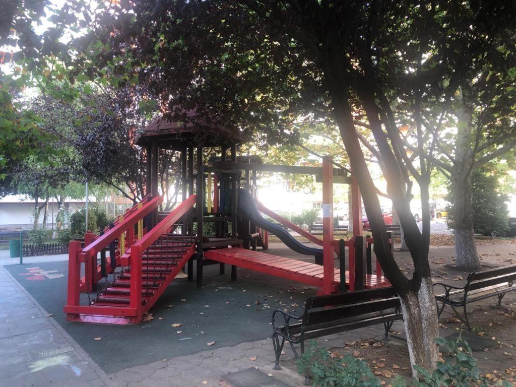 Family Retreat Politehnica Park Apartment บูคาเรสต์ ภายนอก รูปภาพ